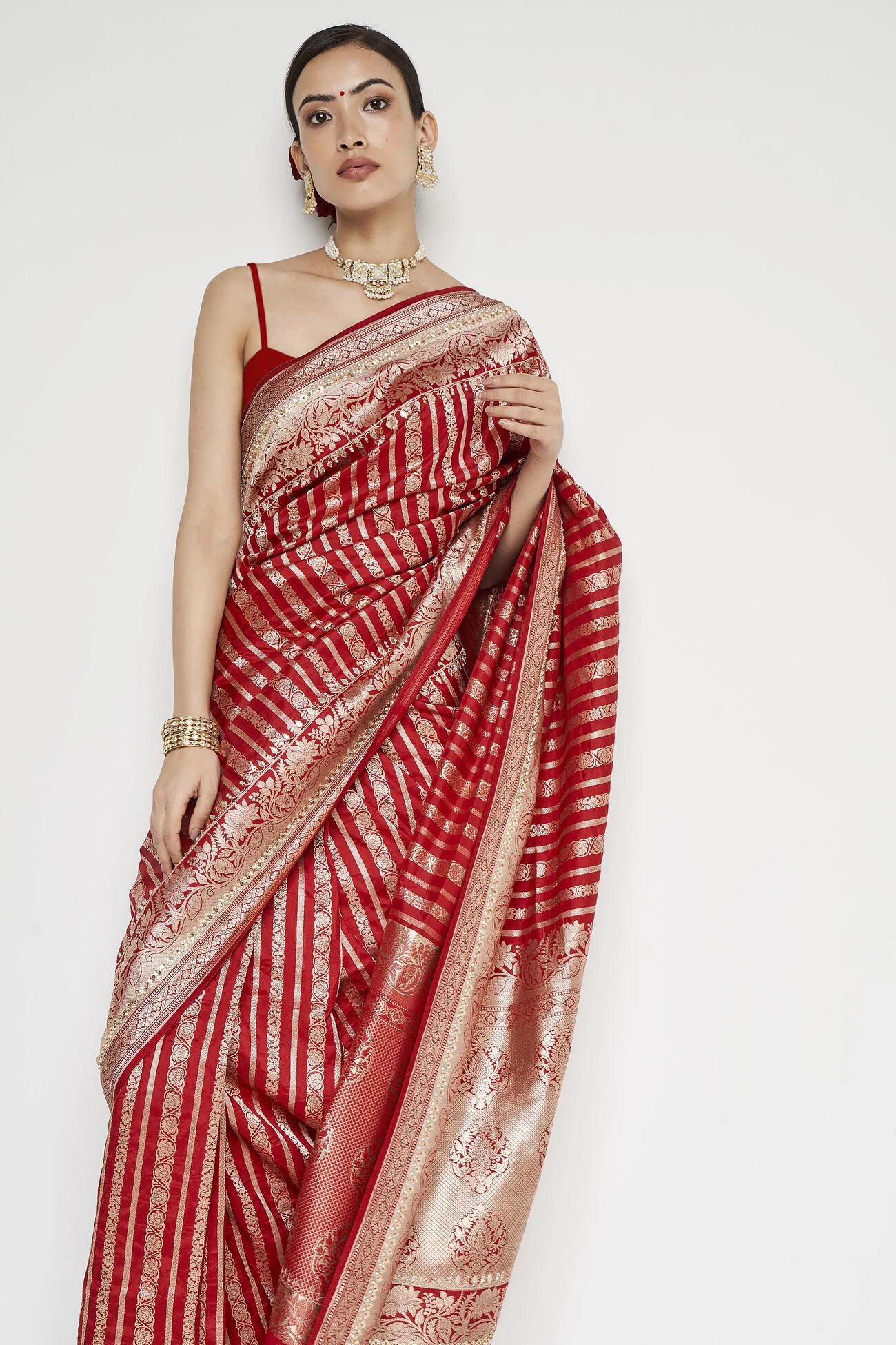 Hargun Benarasi Saree - Red 2 Hargun Benarasi Saree - Red - Image 2