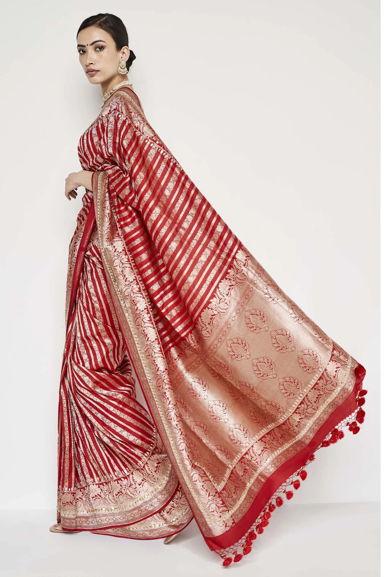 Hargun Benarasi Saree - Red 3 Hargun Benarasi Saree - Red - Image 3