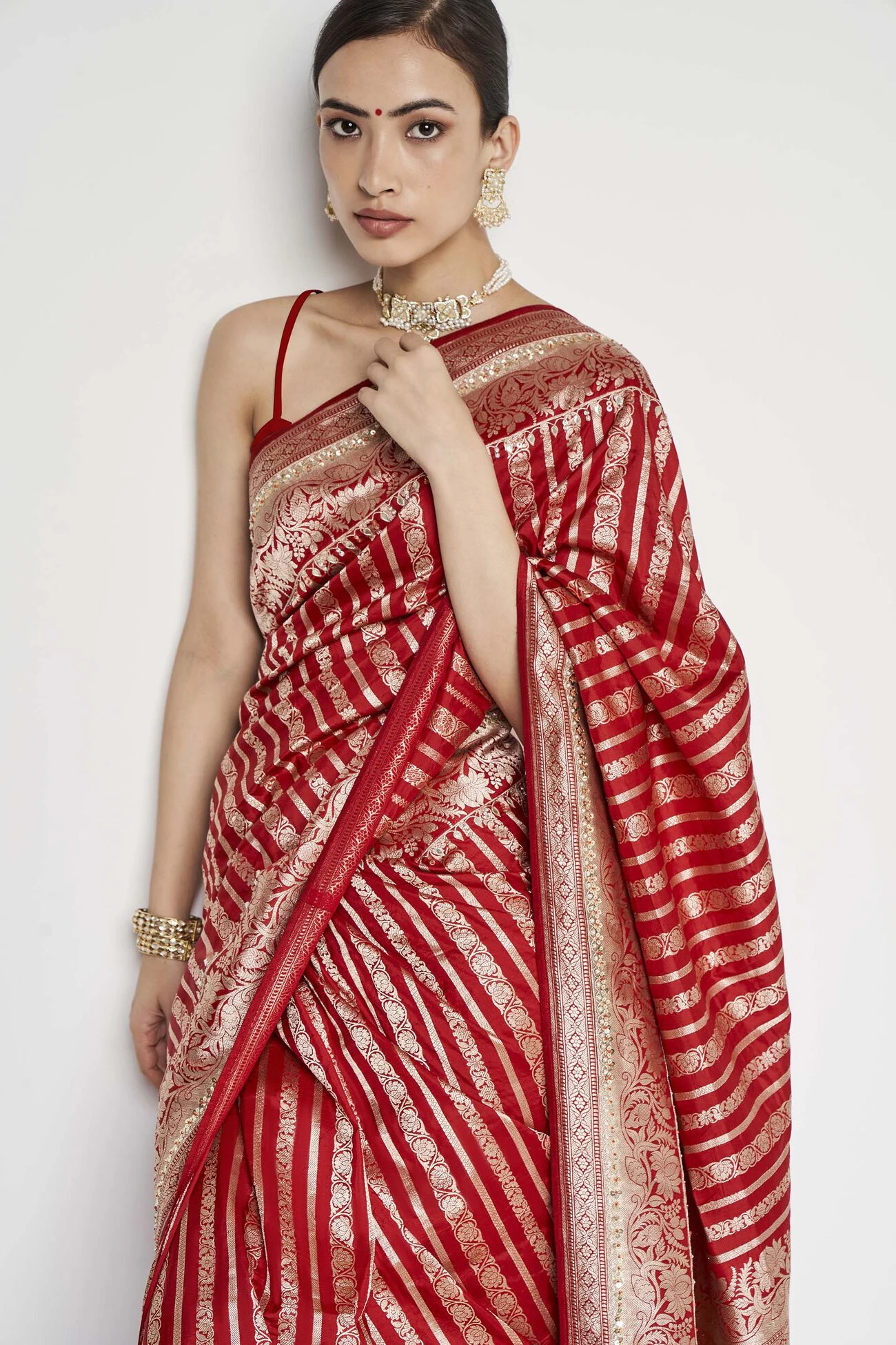 Hargun Benarasi Saree - Red 6 Hargun Benarasi Saree - Red - Image 6