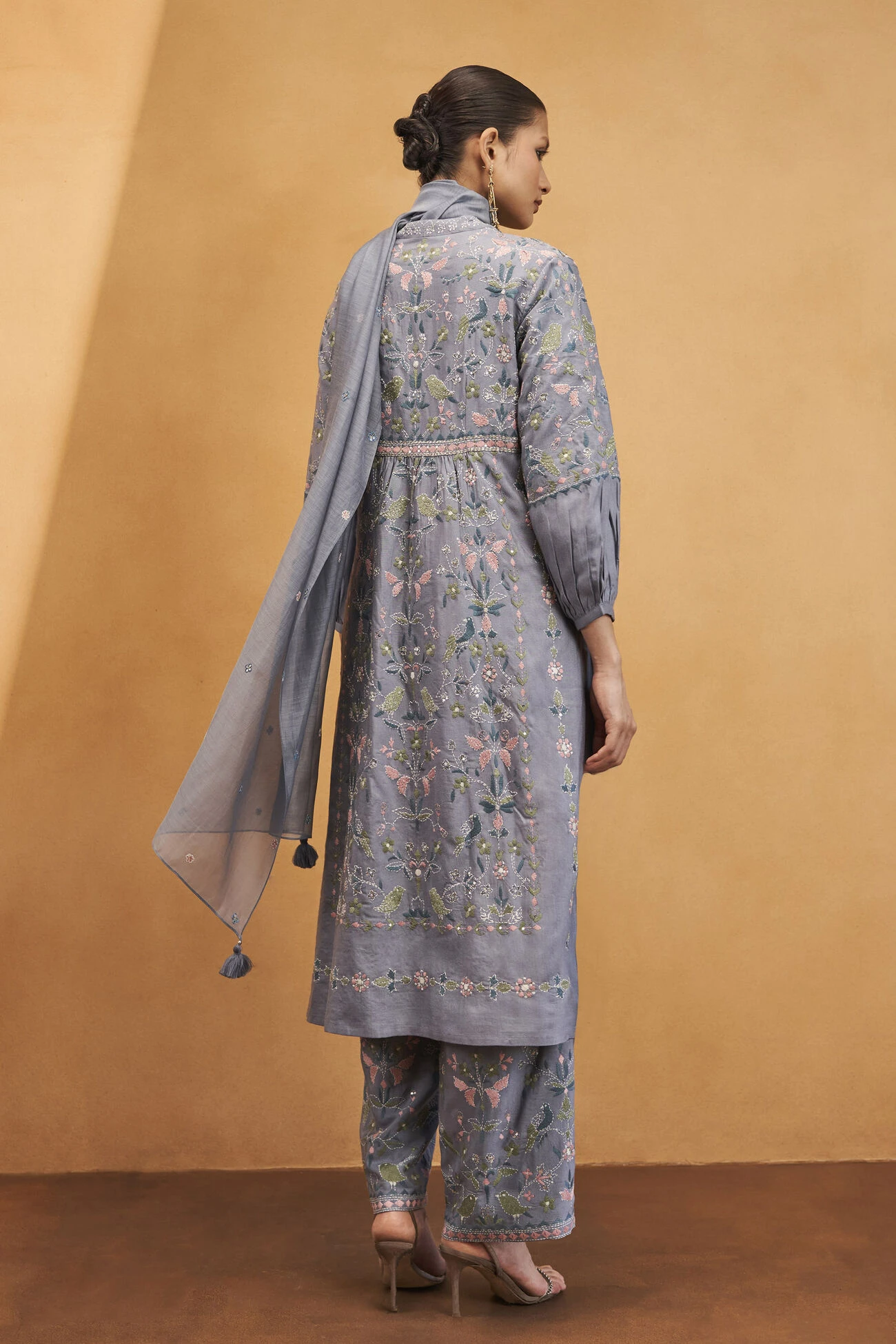 Hrutvi Suit Set - Grey 2 Hrutvi Suit Set - Grey - Image 2