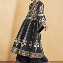 Flowers Of The Forest Kurta Set - Black 11 Flowers Of The Forest Kurta Set - Black -Abhinaya shop F23R630 Black 4