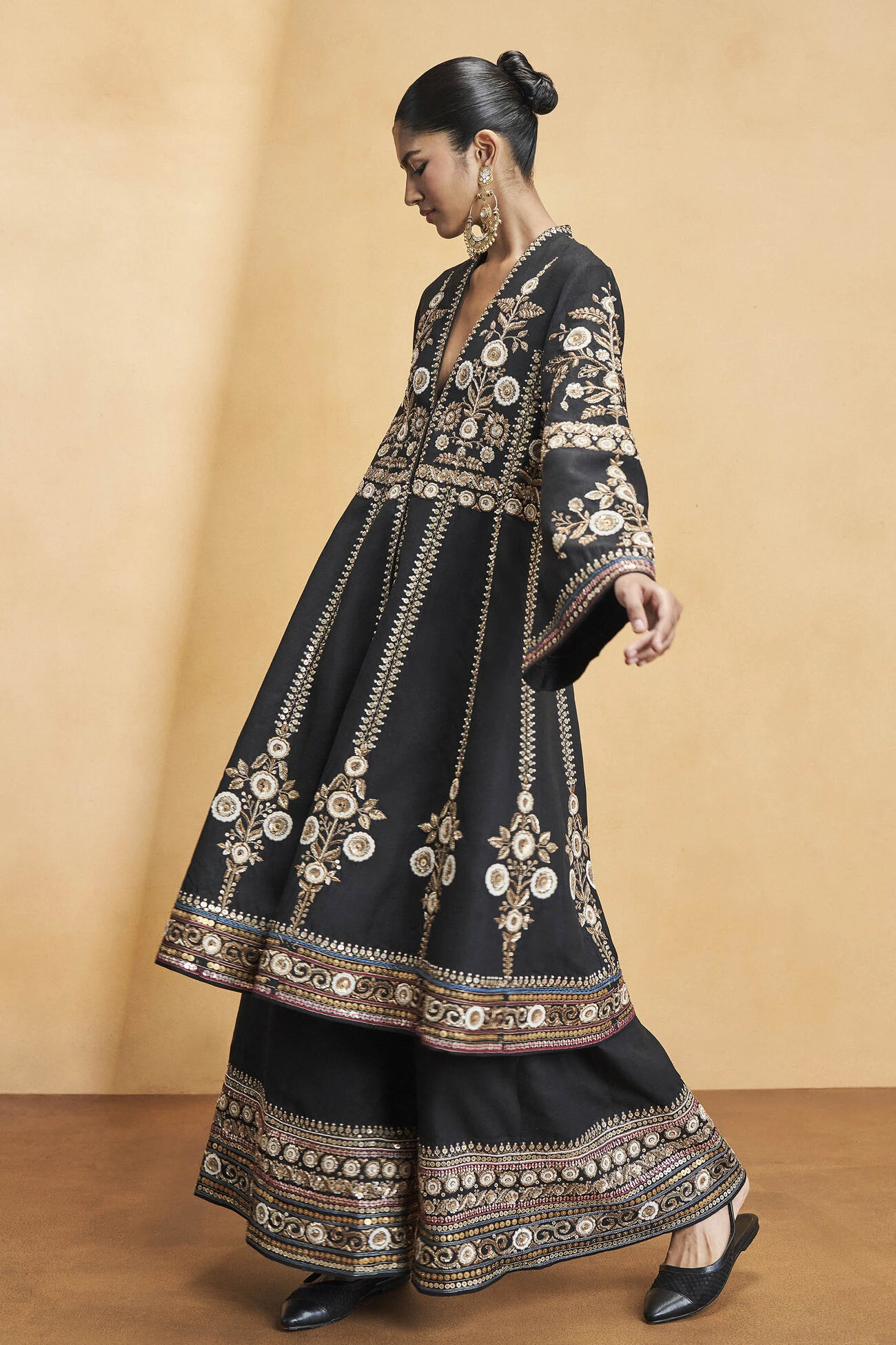 Flowers Of The Forest Kurta Set - Black 4 Flowers Of The Forest Kurta Set - Black - Image 4