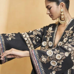 Flowers Of The Forest Kurta Set - Black 14 Flowers Of The Forest Kurta Set - Black -Abhinaya shop F23R630 Black 7