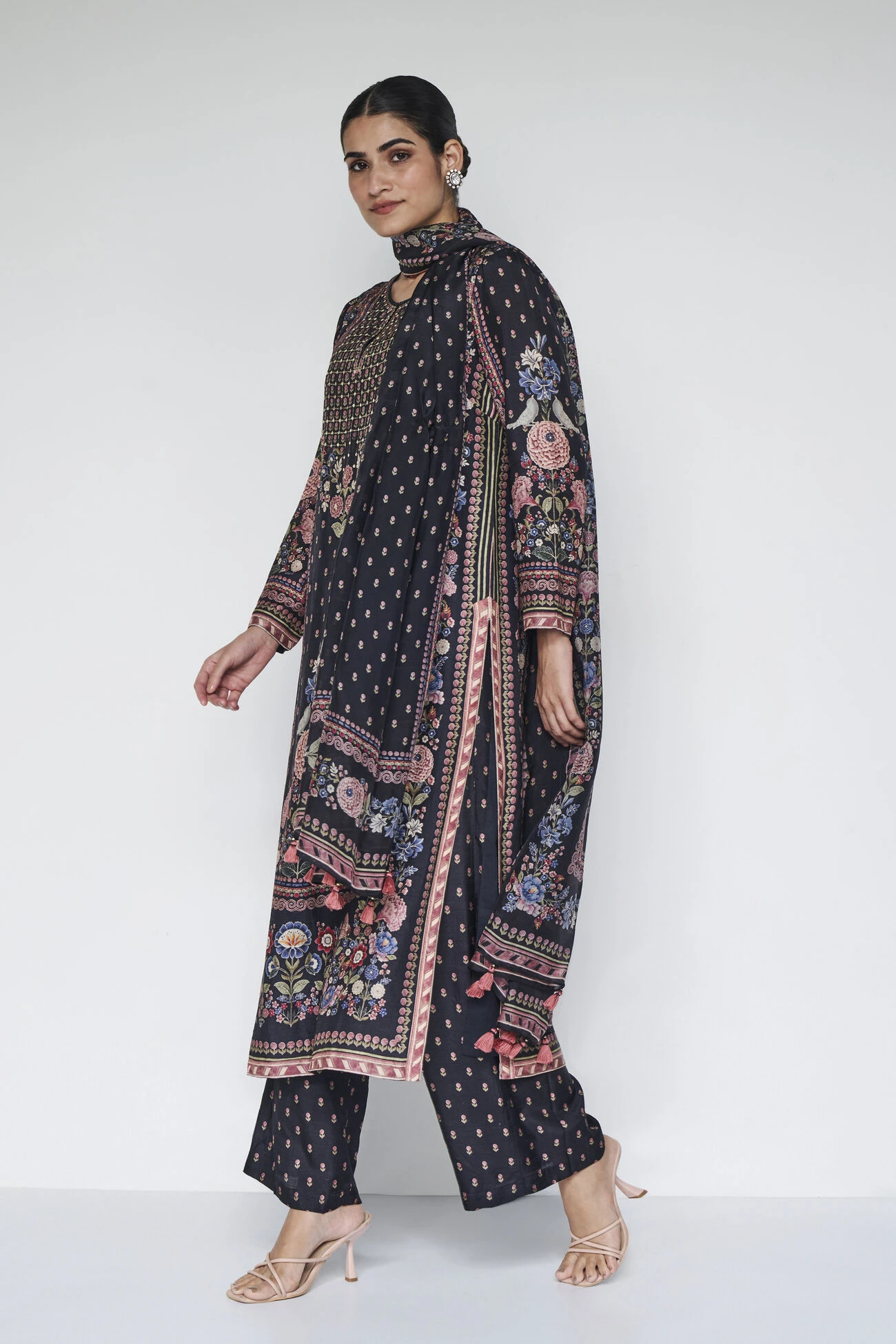 Elnaz Suit Set - Black 2 Elnaz Suit Set - Black - Image 2