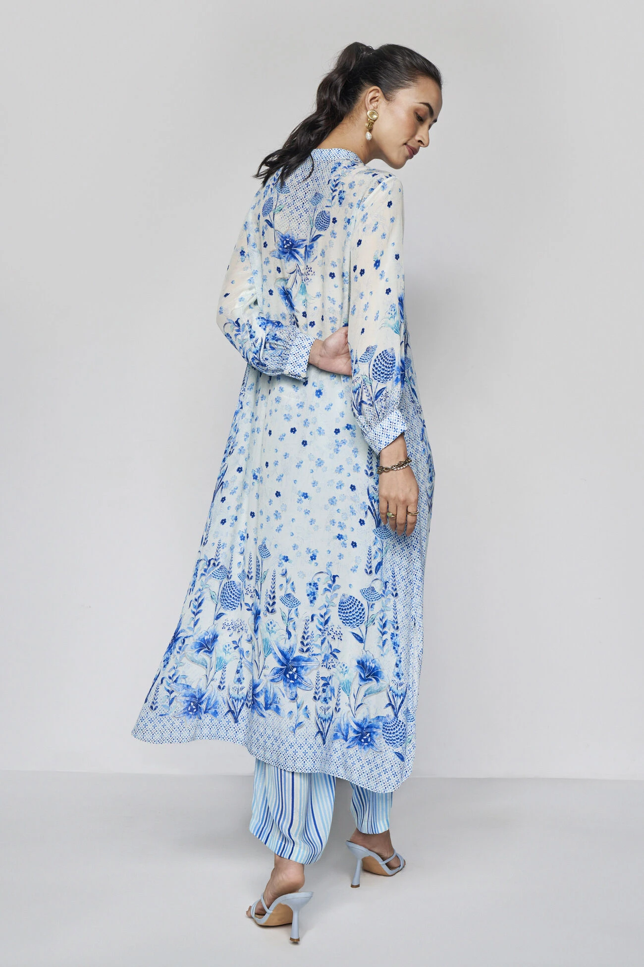 Mranal Kurta Set - White 2 Mranal Kurta Set - White - Image 2