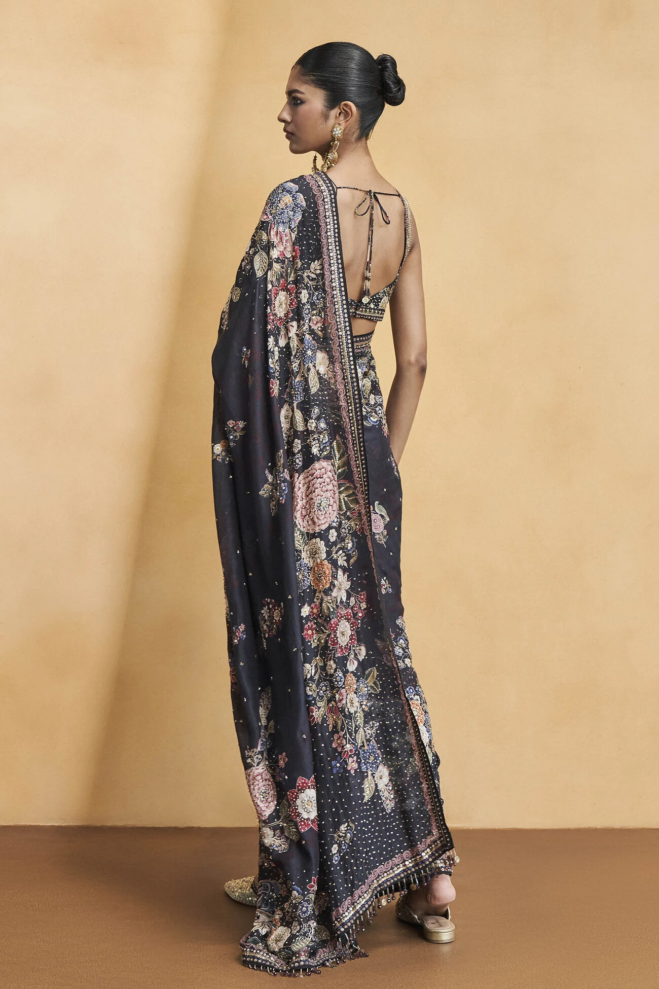 Whisper Of The Wildforest Saree Set- Black 3 Whisper Of The Wildforest Saree Set- Black - Image 3