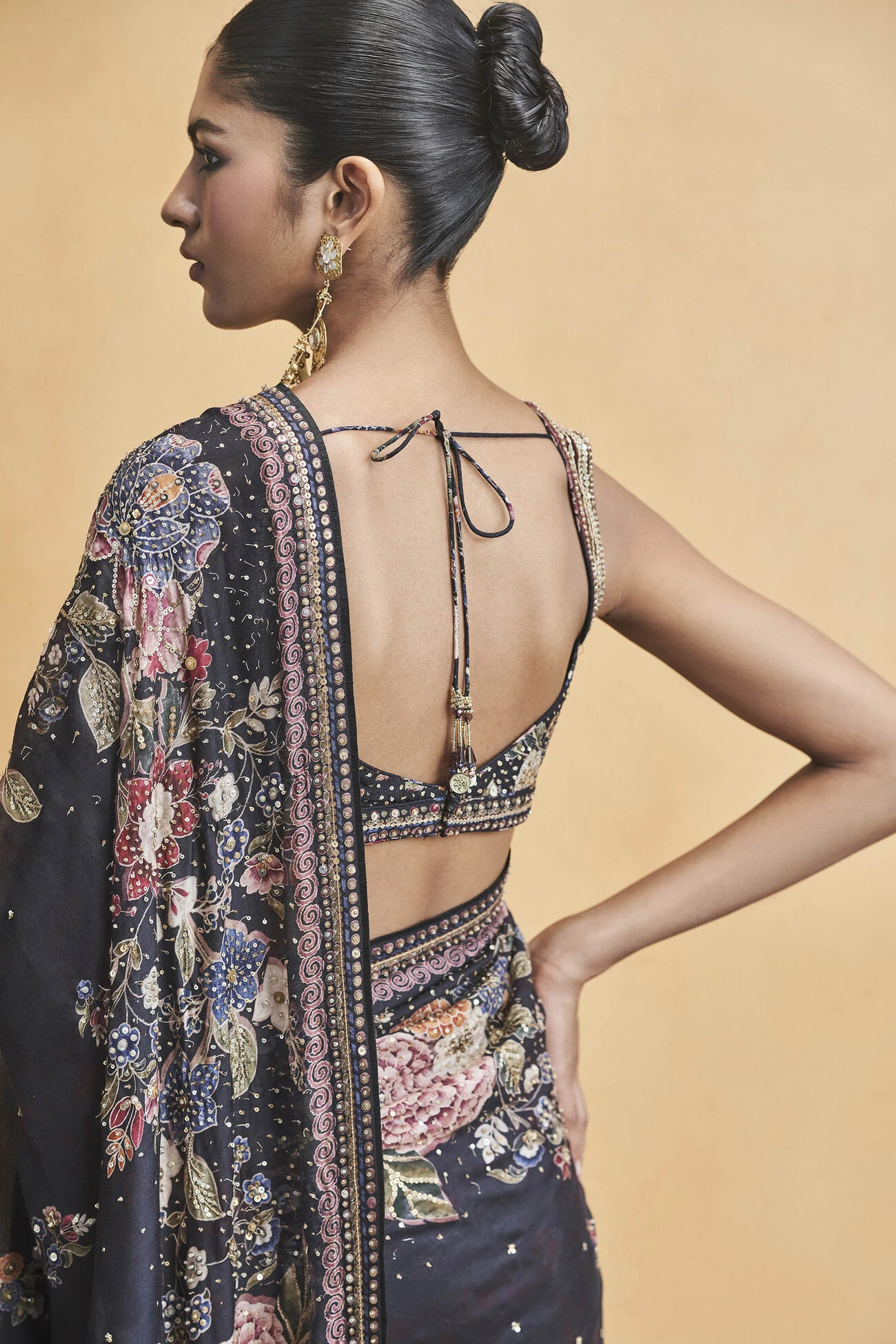 Whisper Of The Wildforest Saree Set- Black 5 Whisper Of The Wildforest Saree Set- Black - Image 5