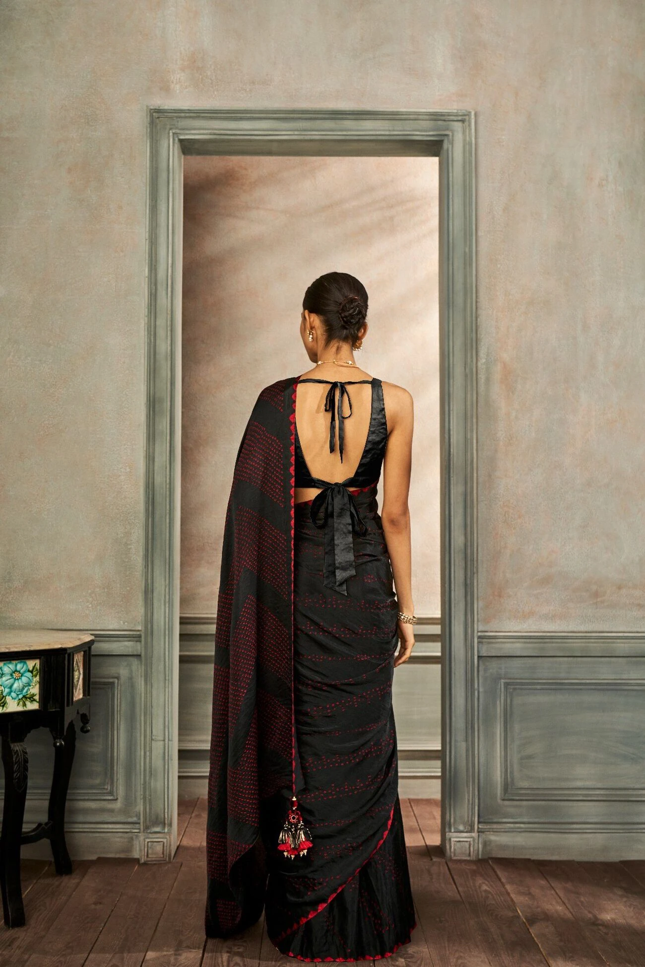 Deetya Bandhani Saree – Black/Red 4 Deetya Bandhani Saree – Black/Red - Image 4