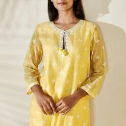 Hirisha Kurta – Yellow -Abhinaya shop ad s22m35 yellow 5
